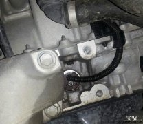 宝马1系F20常见故障--机油压力阀漏油