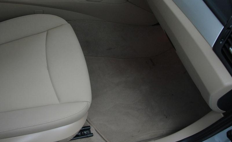 宝马副驾驶地板有水的原因及解决办法