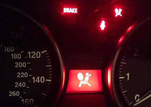 宝马PUMA技术通报-F18气囊灯或者大量故障灯亮起