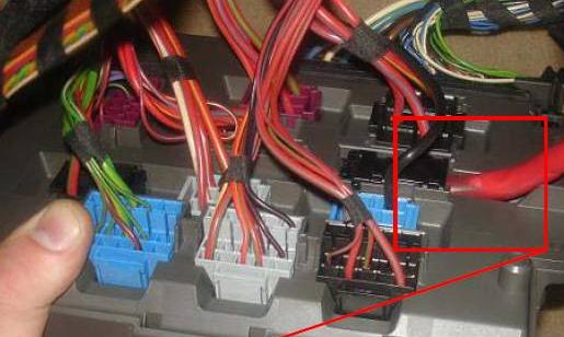 宝马PUMA技术通报-E系列停车数小时中控锁失灵或无法起动