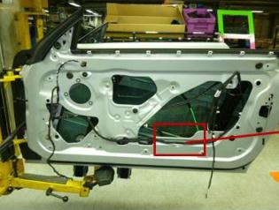 宝马PUMA技术通报-F32/F33车门饰板区域传出啪嗒作响声