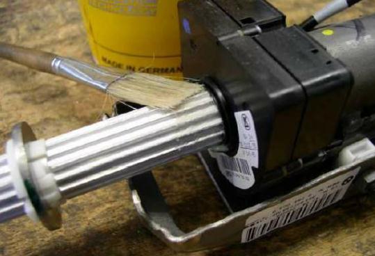 PUMA技术通报-E83 转向时转向柱发出喀嚓声