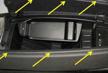 PUMA技术通报-中间扶手翻盖卡在打开位置