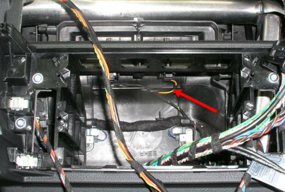 PUMA技术通报-F02/F07/F10仪表板中部区域噪音