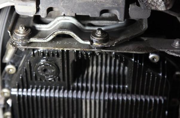 为了别再让人忽悠!8AT自动变速箱漏油的解决办法